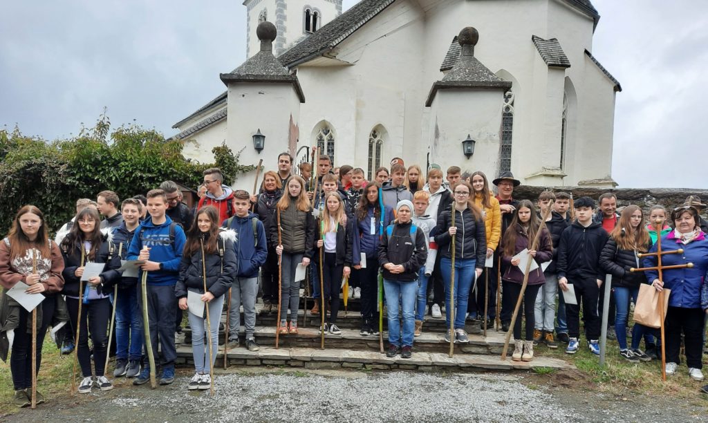Sendungsgottesdienst mit Pilgerwanderung