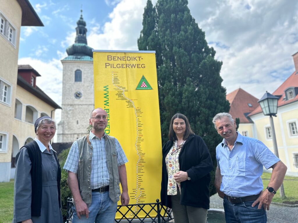 Bericht OÖ-Nachrichten zur Eröffnung des Benedikt-Pilgerweges