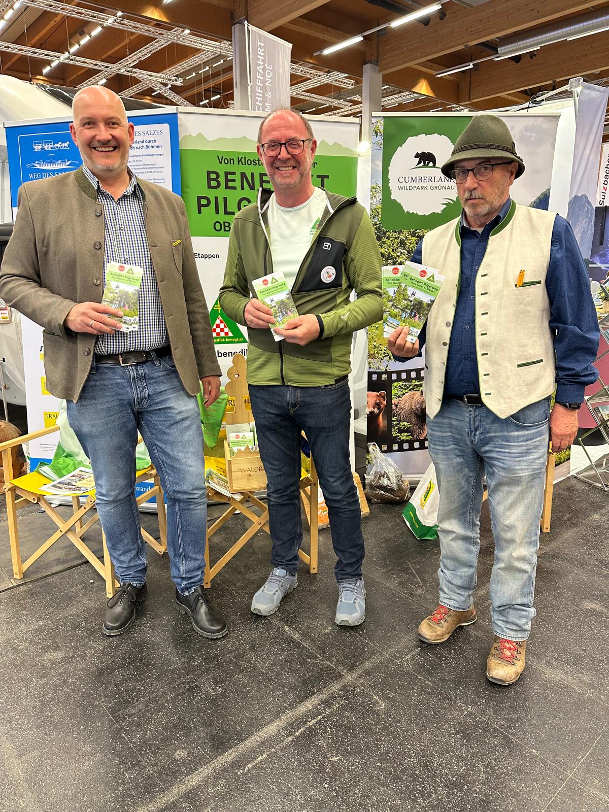 Stefan Schimpl und Johann Prangl (Weg des Salzes) mit Obmann Hannes Maier