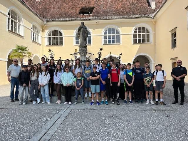 Firmjugend aus Gornji Grad zu Besuch in St. Paul